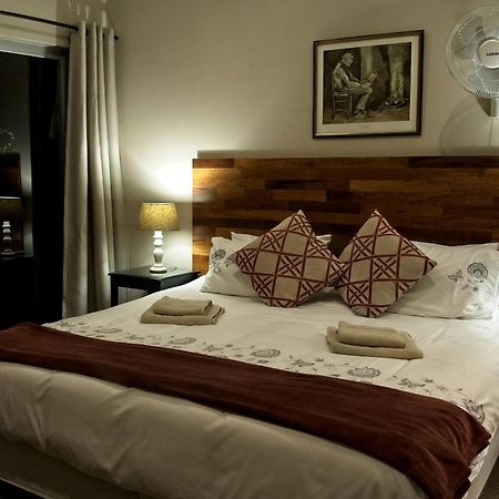 Rest-A-While Guest House - Претория Екстериор снимка