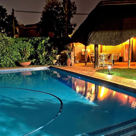 Rest-A-While Guest House - Претория Екстериор снимка