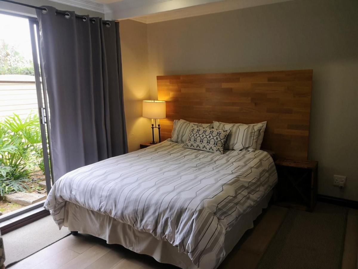 Rest-A-While Guest House - Претория Екстериор снимка
