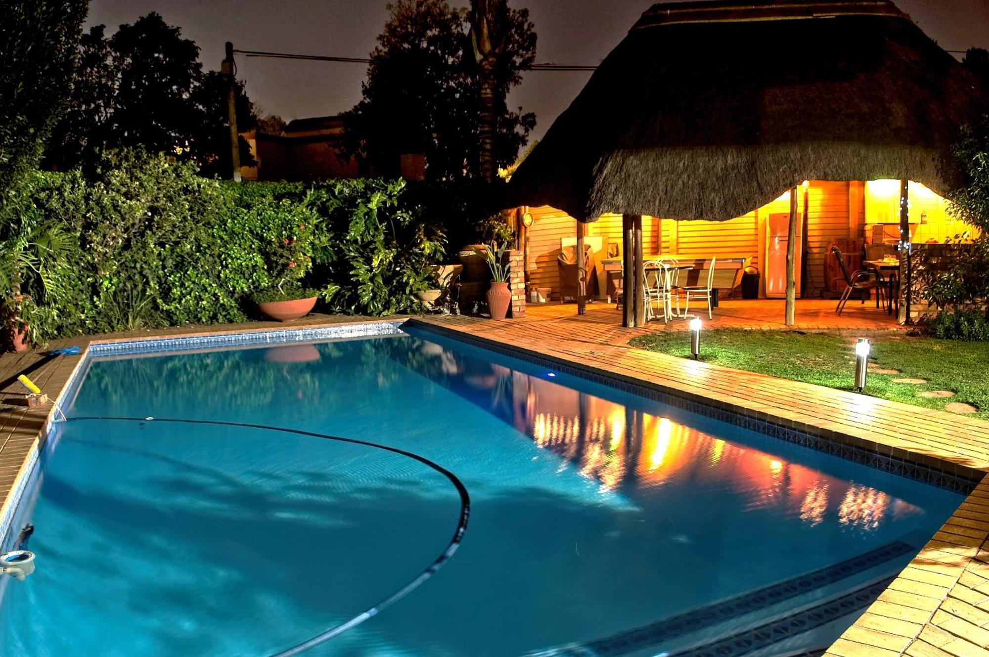 Rest-A-While Guest House - Претория Екстериор снимка