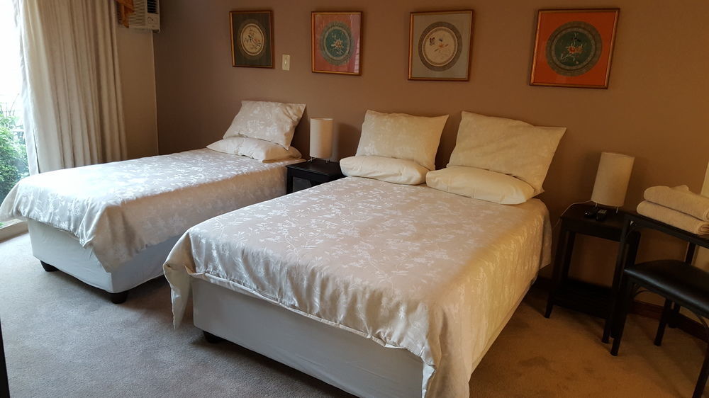 Rest-A-While Guest House - Претория Екстериор снимка