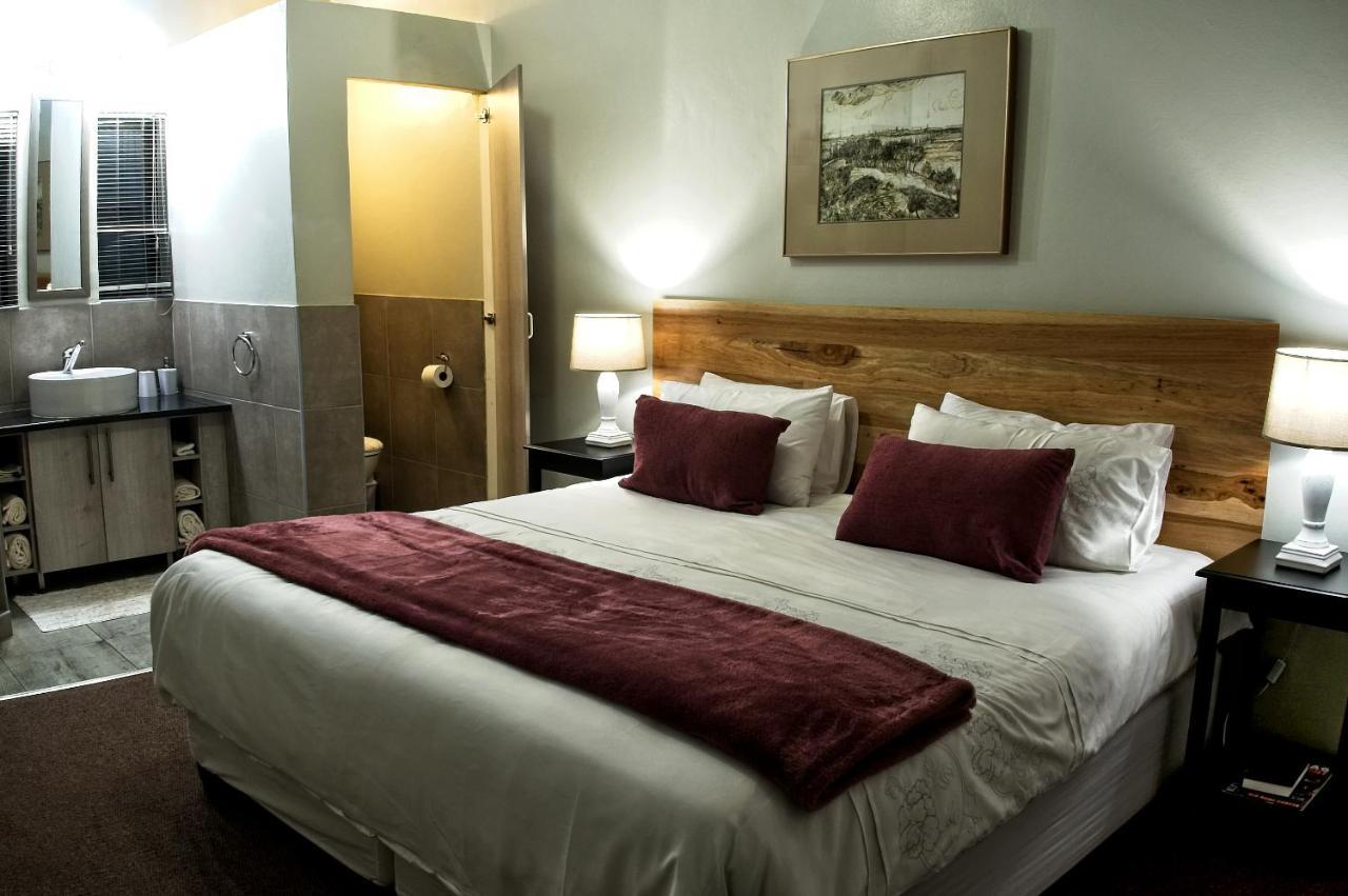 Rest-A-While Guest House - Претория Екстериор снимка