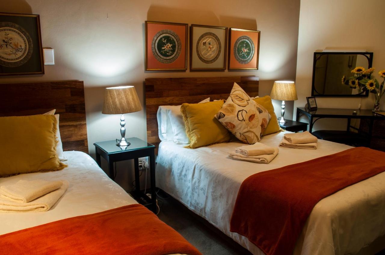 Rest-A-While Guest House - Претория Екстериор снимка