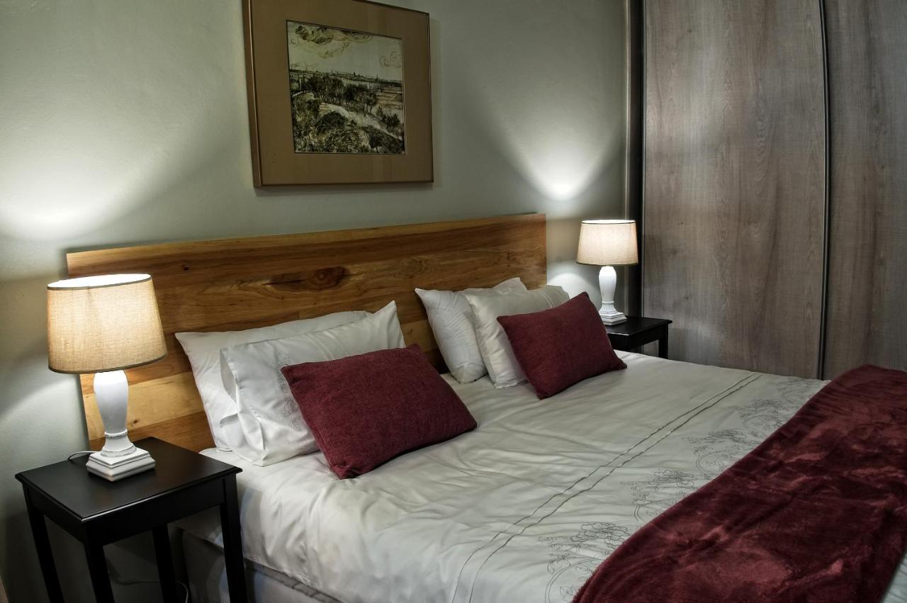 Rest-A-While Guest House - Претория Екстериор снимка