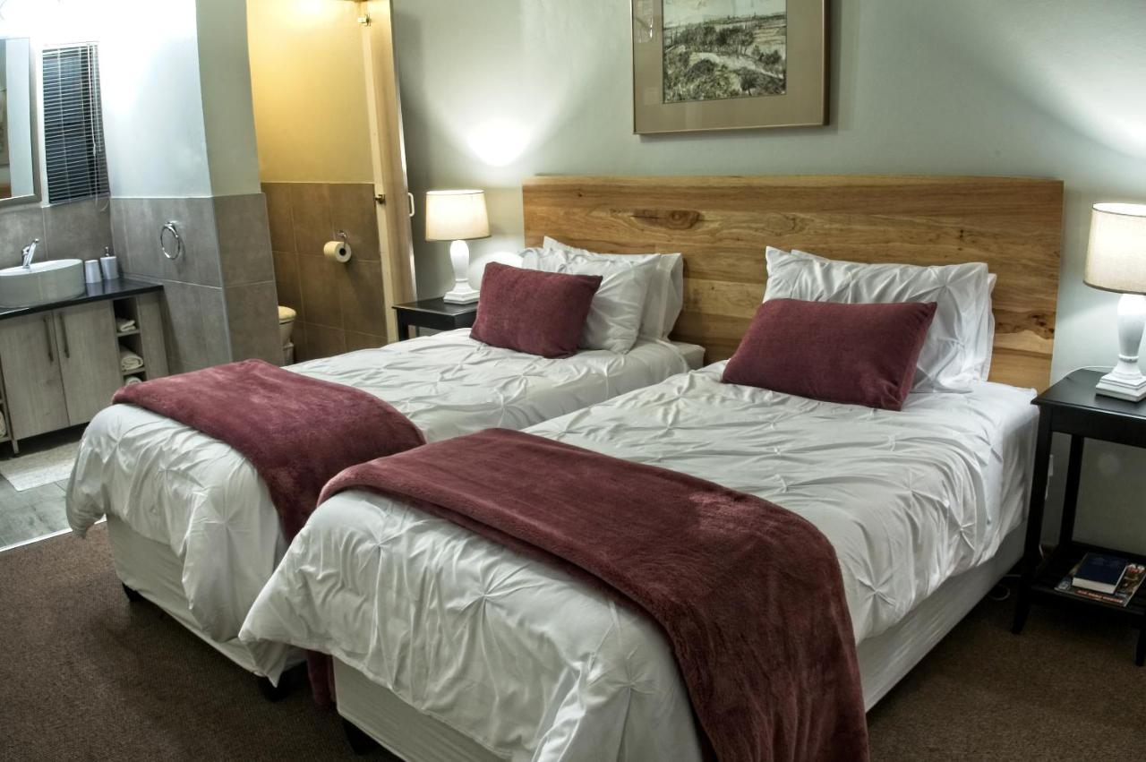 Rest-A-While Guest House - Претория Екстериор снимка