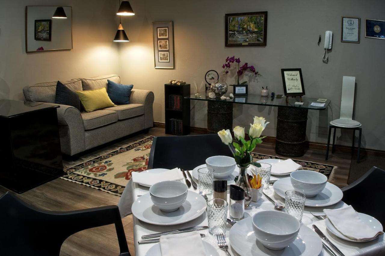 Rest-A-While Guest House - Претория Екстериор снимка