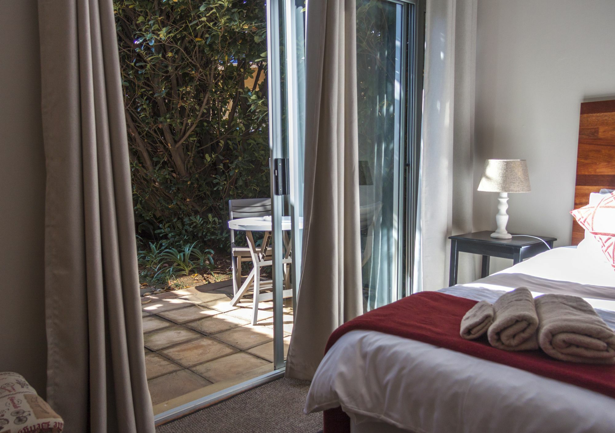 Rest-A-While Guest House - Претория Екстериор снимка
