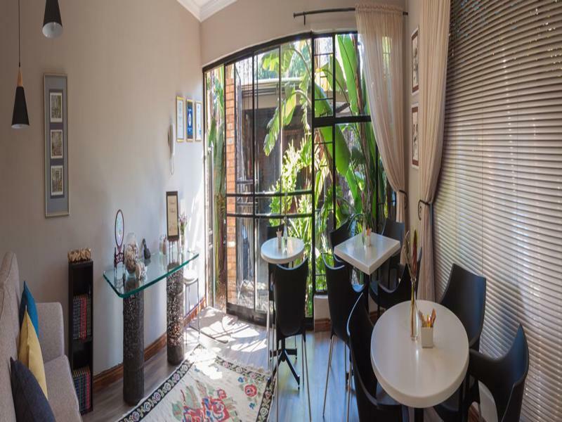 Rest-A-While Guest House - Претория Екстериор снимка