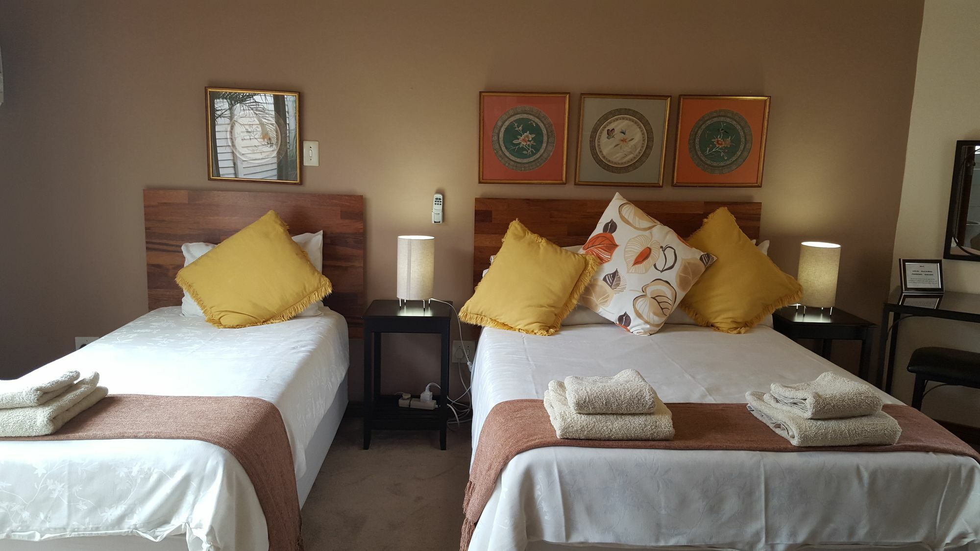 Rest-A-While Guest House - Претория Екстериор снимка
