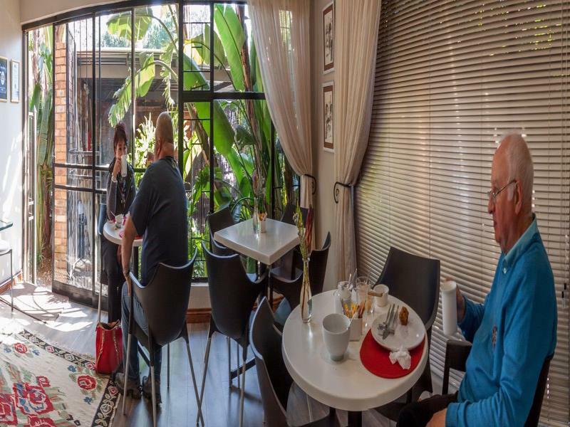 Rest-A-While Guest House - Претория Екстериор снимка