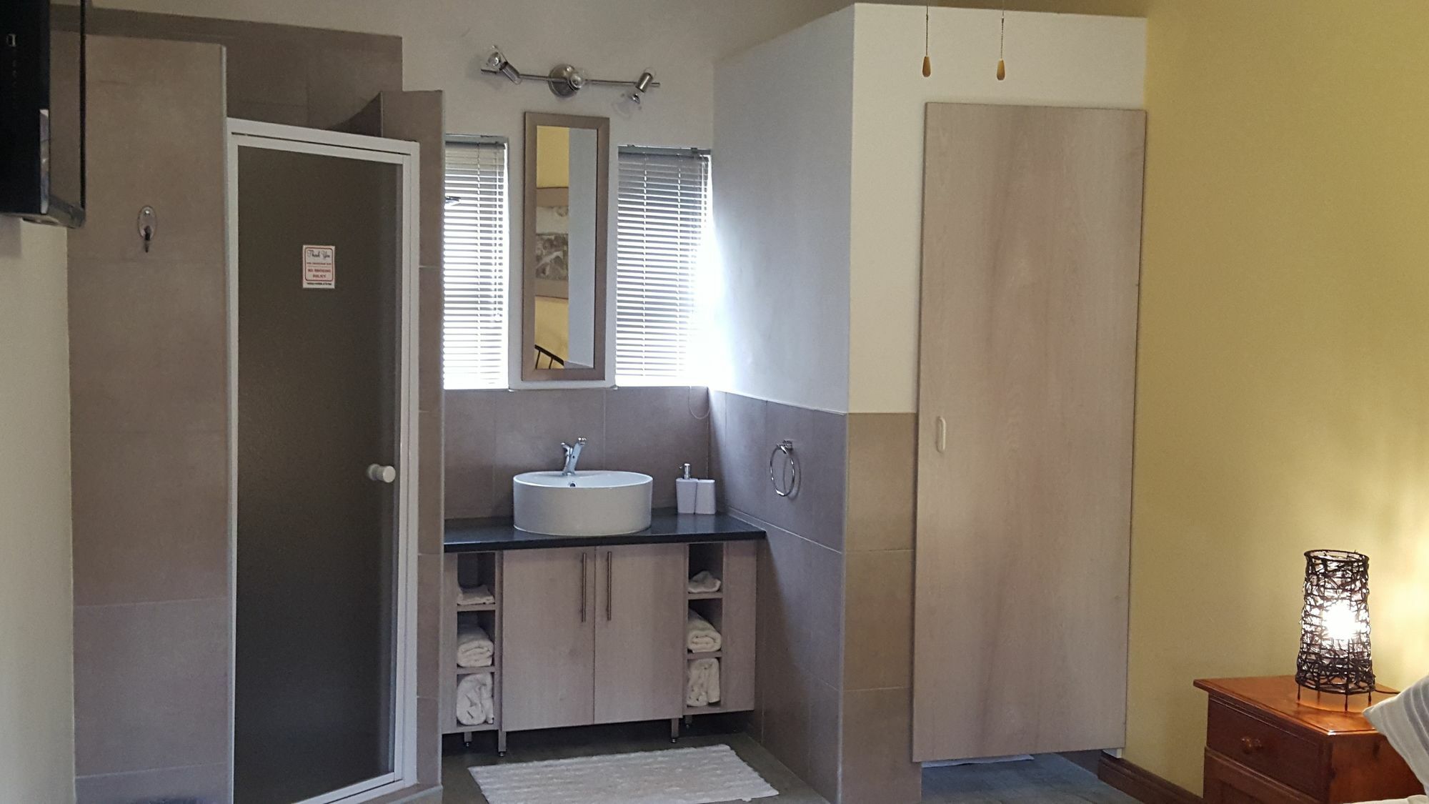 Rest-A-While Guest House - Претория Екстериор снимка